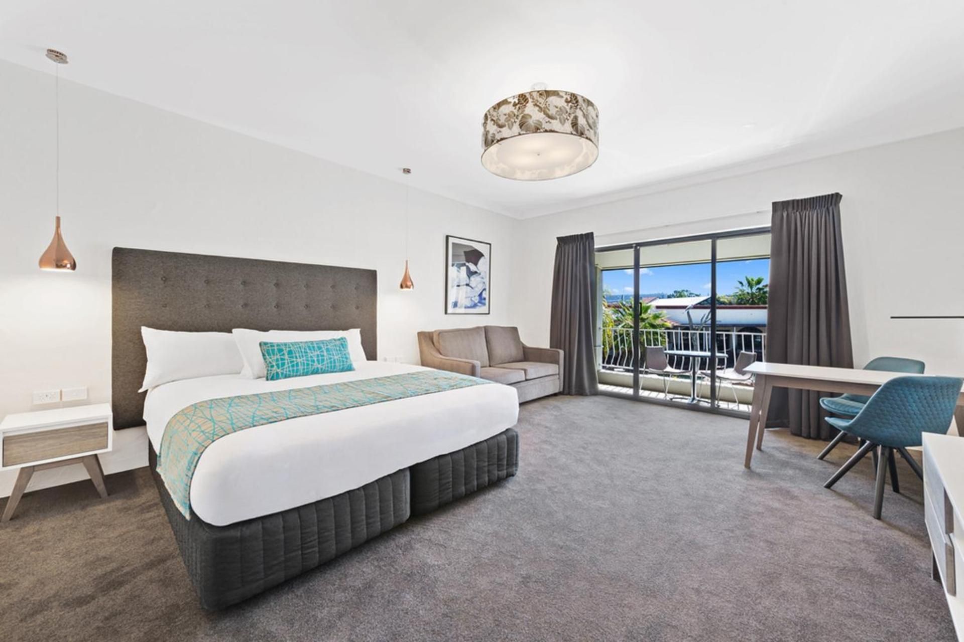 1 King Bed
