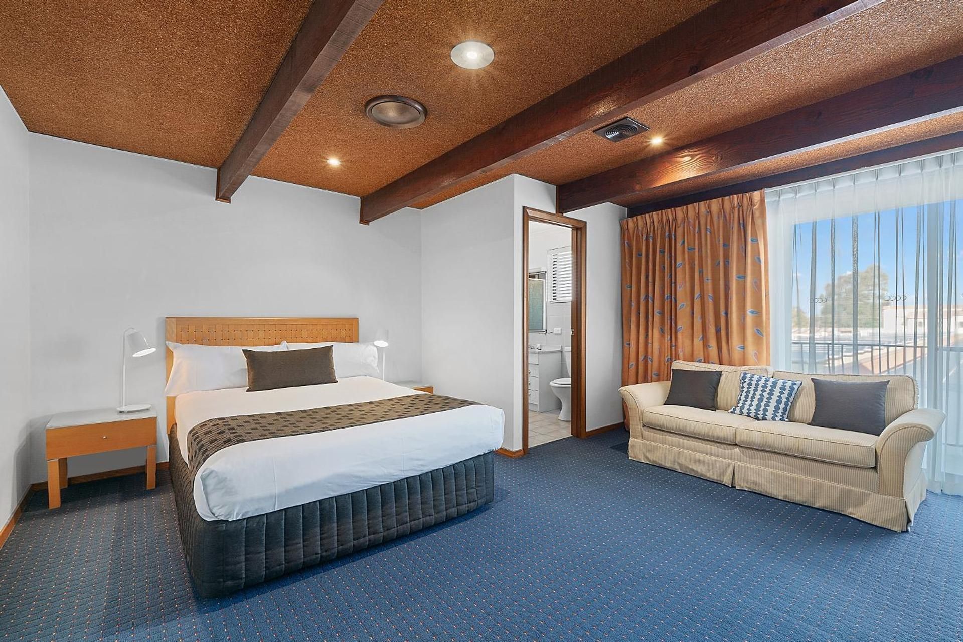 3 Bedroom Apartment - Non Smoking