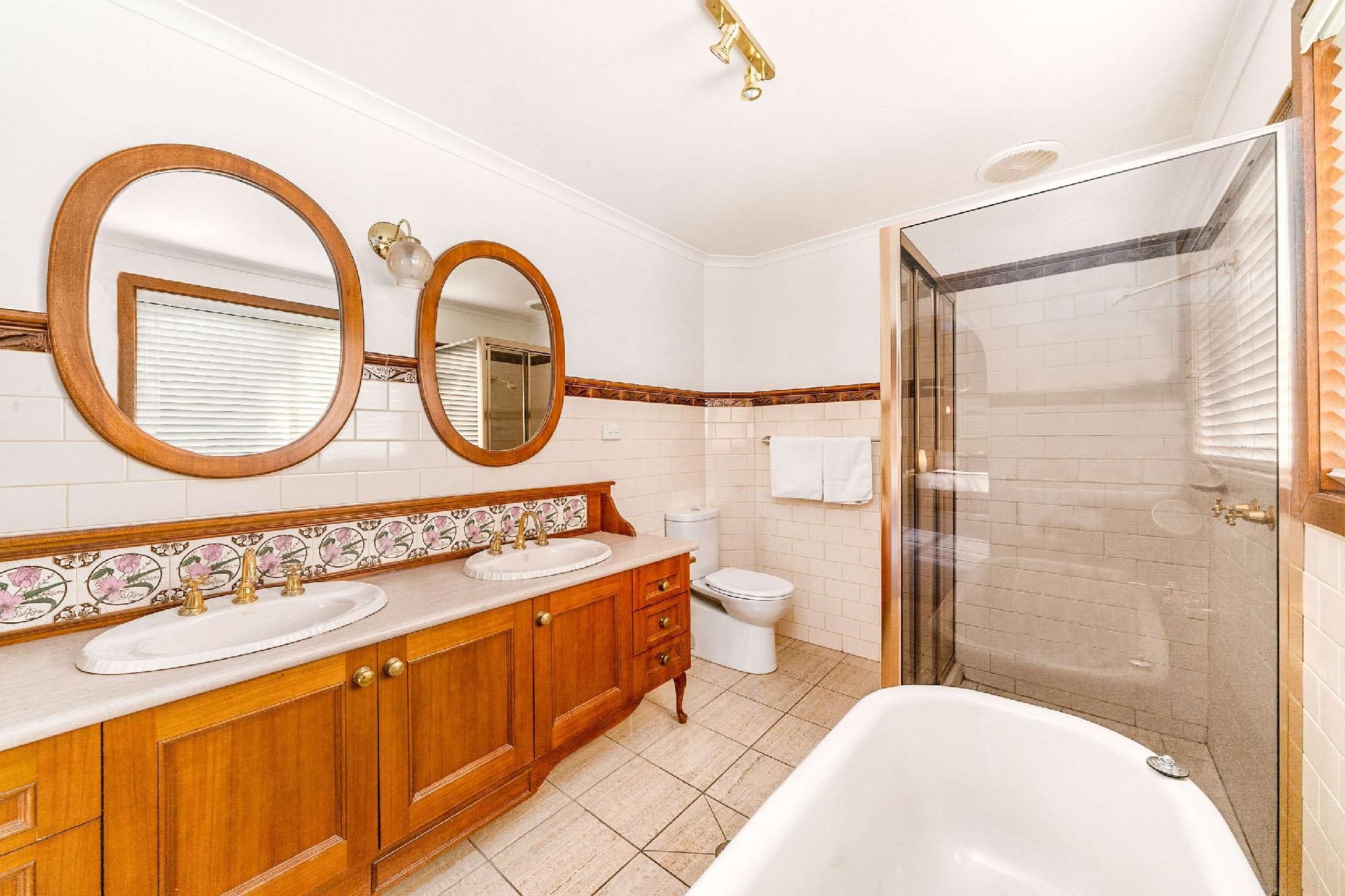 2 Queen Beds, 3 Single Beds, Suite, Nonsmoking