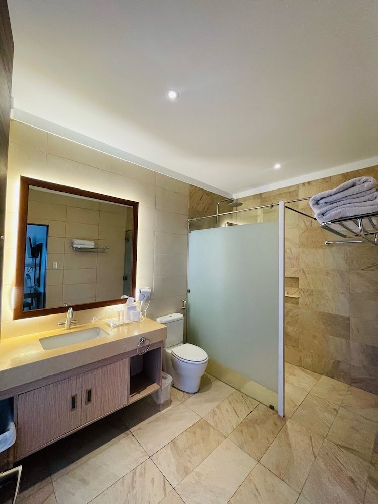 Chateau By The Sea Superior Room 4