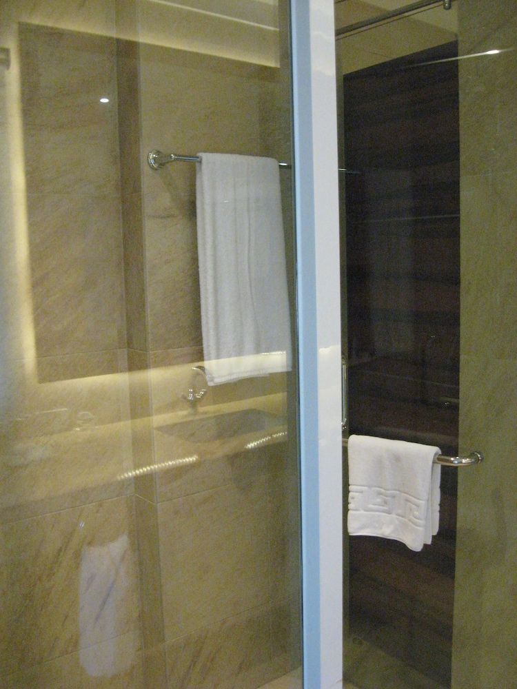 Chateau By The Sea Deluxe Room 5