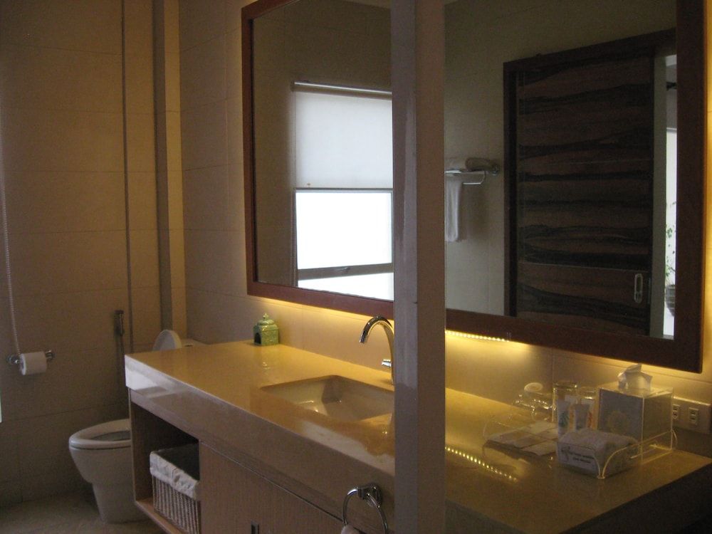 Chateau By The Sea Ocean Room with 1 King Bed 11