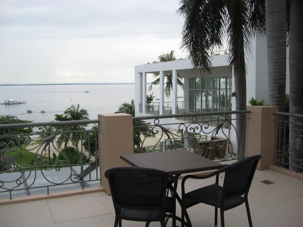 Chateau By The Sea Ocean Room with 1 King Bed 7