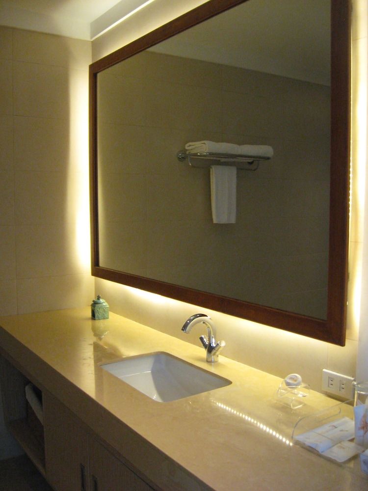 Chateau By The Sea Deluxe Room 3