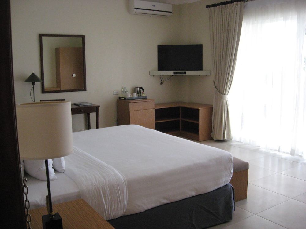 Chateau By The Sea Ocean Room with 1 King Bed 2