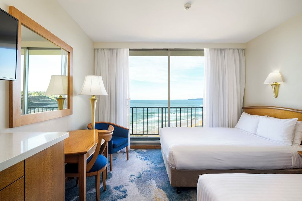 Queen and Single High Ocean View