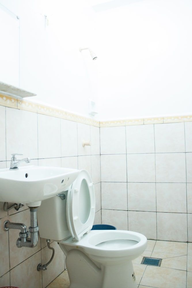 GV Hotel Borongan Standard Twin Room 8