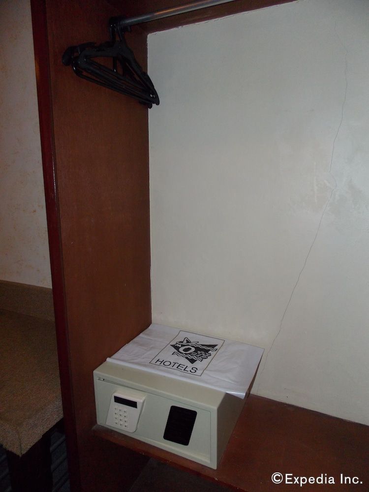 MO2 Westown Hotel Bacolod - Mandalagan Superior Room 11