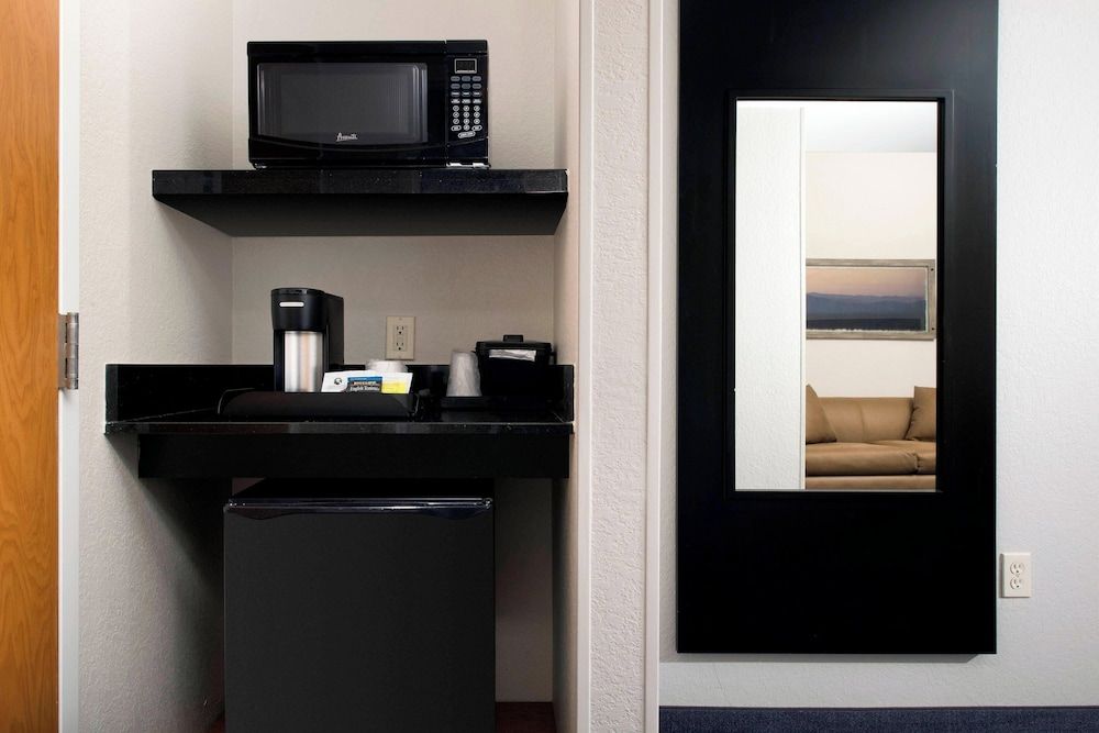 Fairfield Inn & Suites by Marriott Miami Airport South Room, 1 King Bed 11