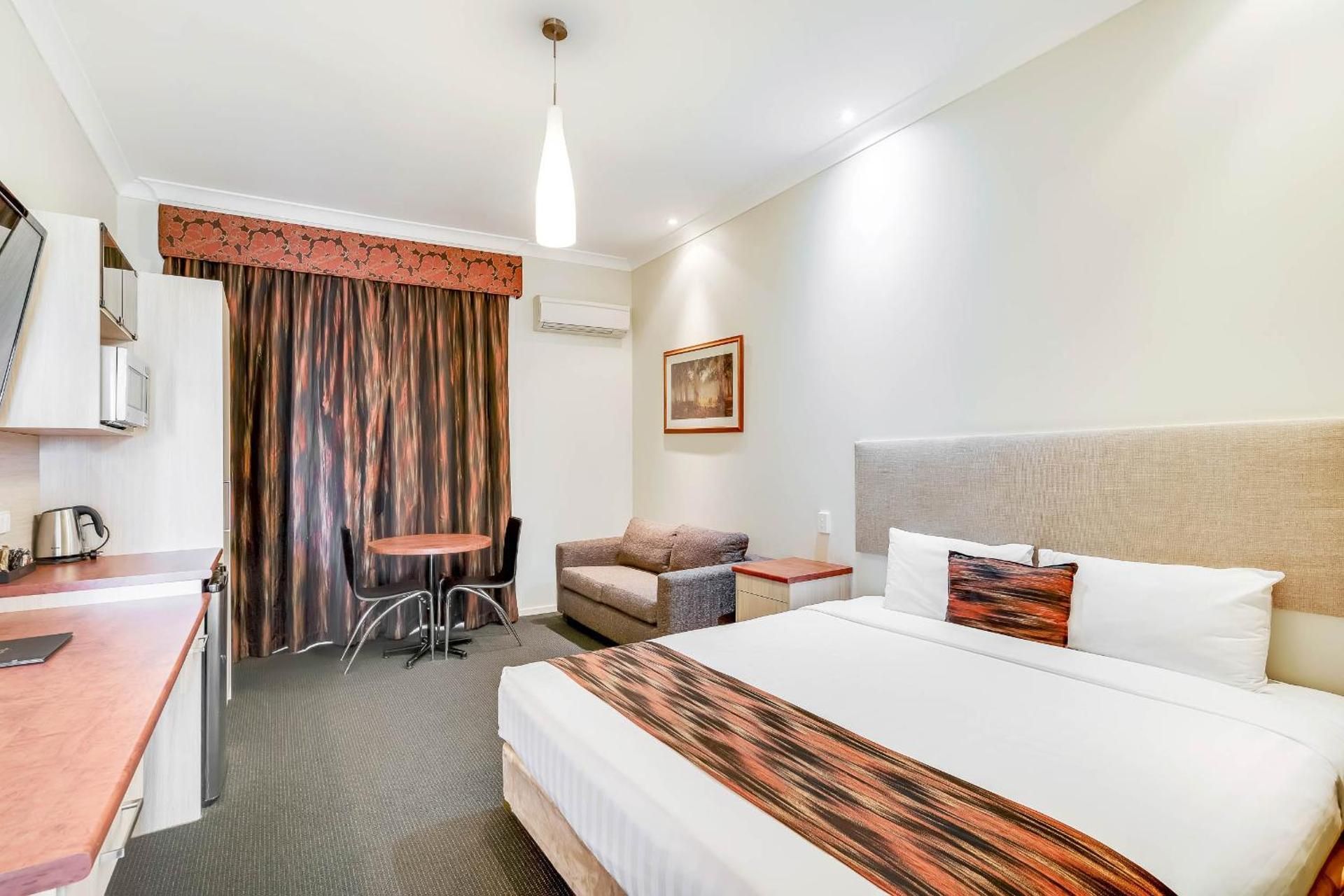 1 King Bed, No Smoking,