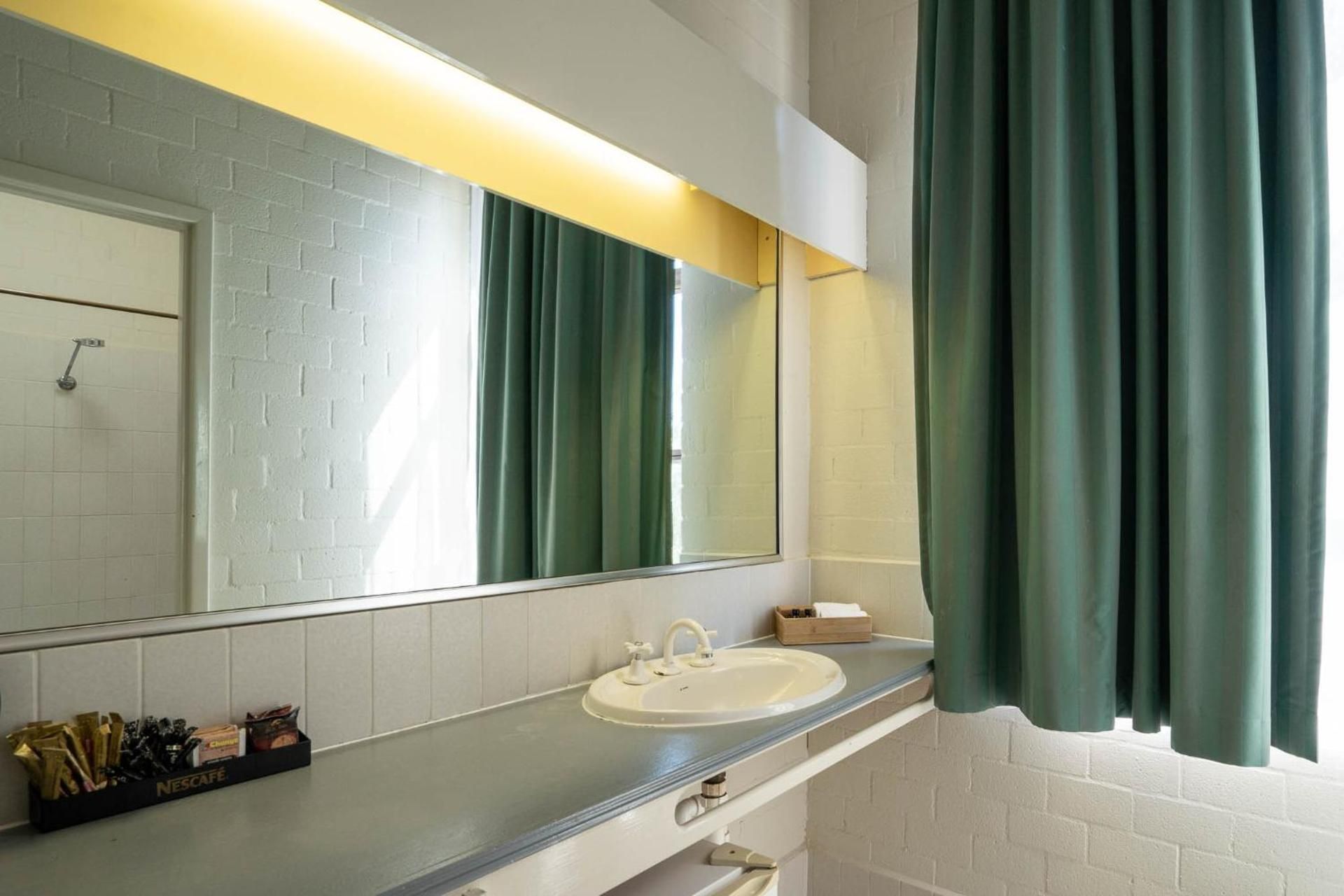 Budget Queen and Double Room