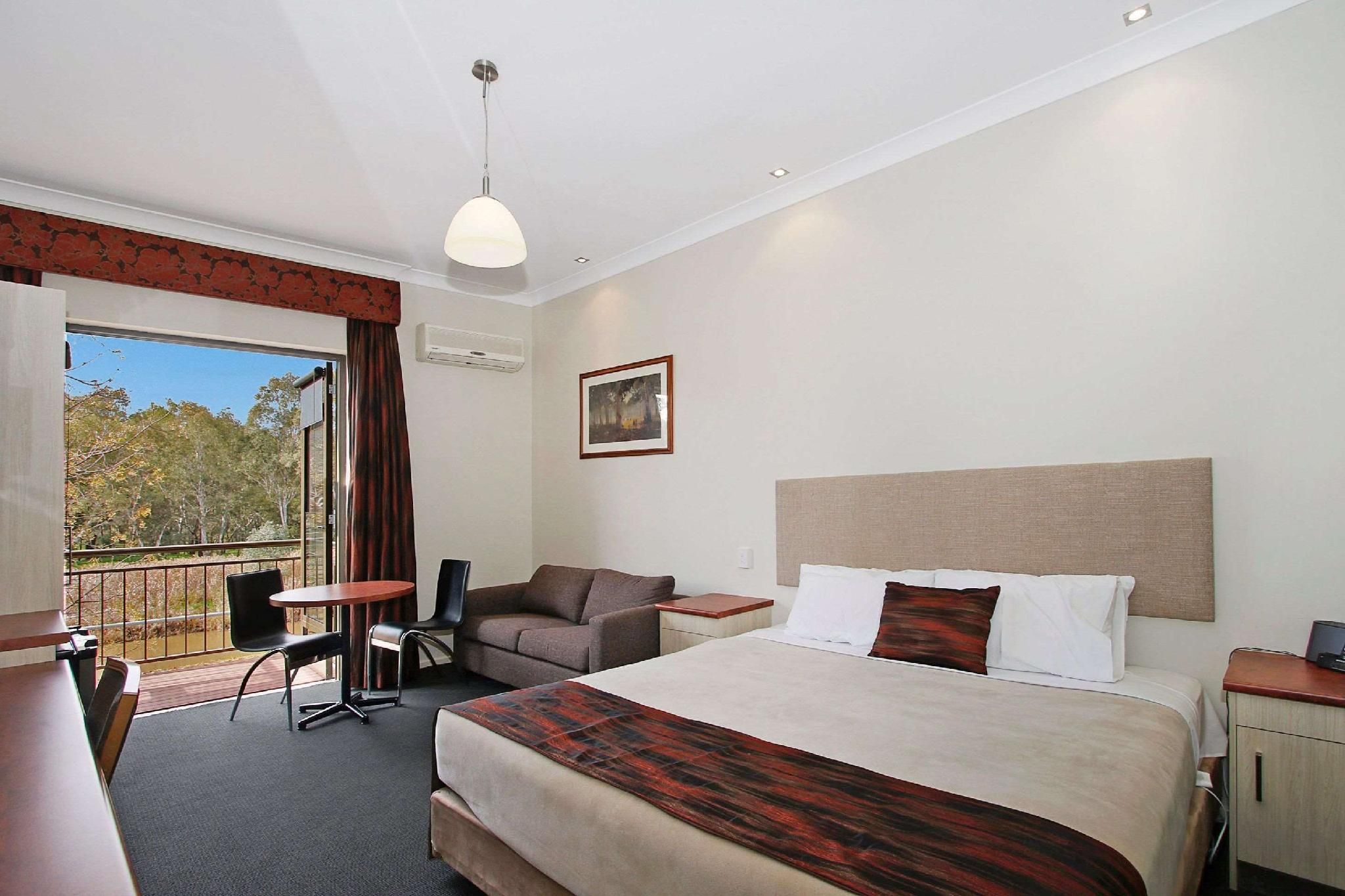 1 King Bed, No Smoking,