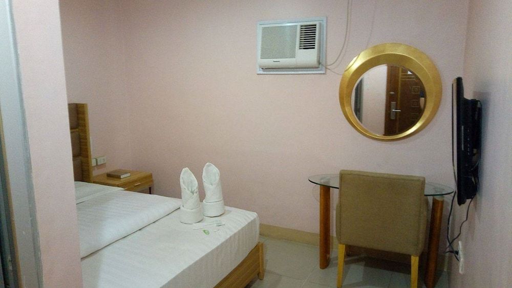 Meaco Hotel Legazpi Deluxe Room