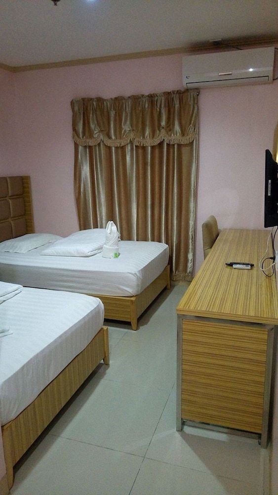 Meaco Hotel Legazpi Deluxe Twin Room