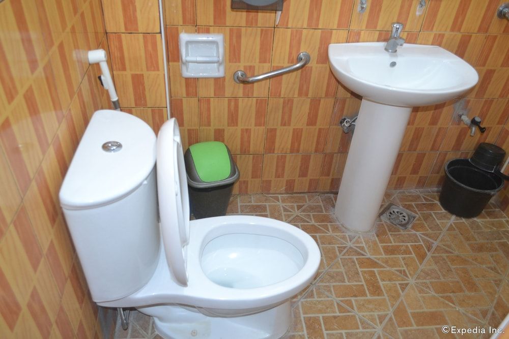 Antonio's Apartelle & Suites Family Room for 3 Pax 11