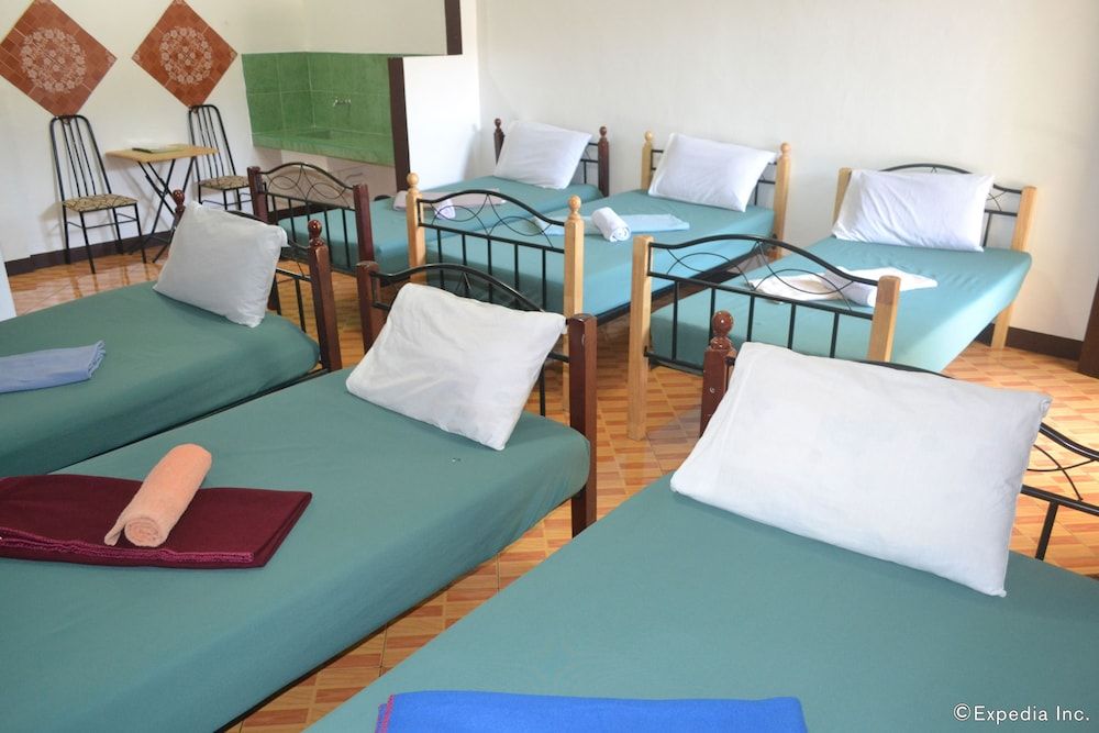 Antonio's Apartelle & Suites Family Room for 6 Pax 6