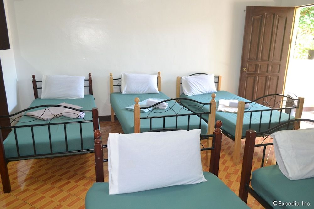 Antonio's Apartelle & Suites Family Room for 6 Pax 3