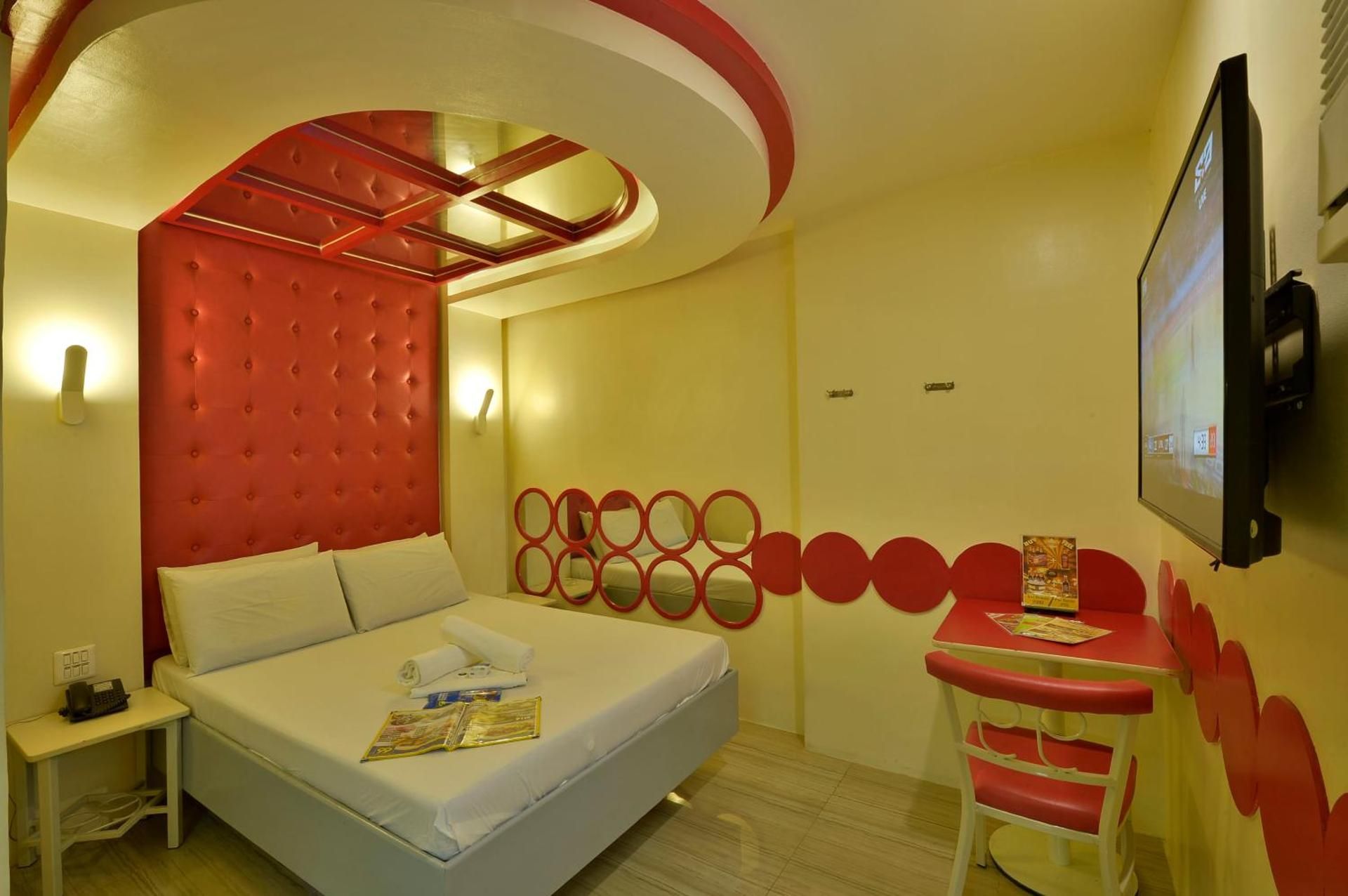 Hotel 99 Monumento Caloocan Deluxe Room 2