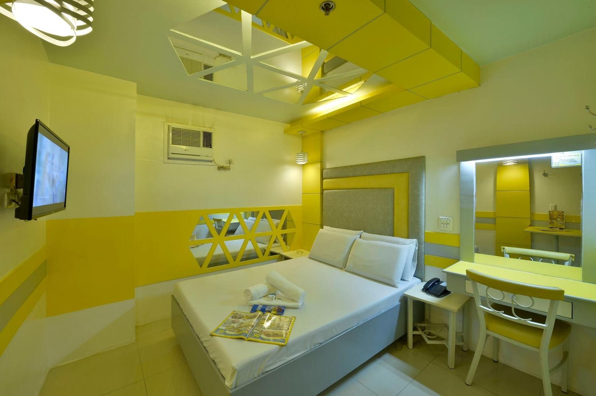 Hotel 99 Monumento Caloocan Fiesta Room