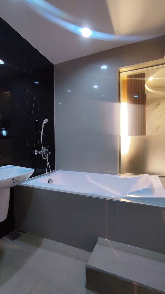 One Serenata Hotel Bacoor Superior Room 2