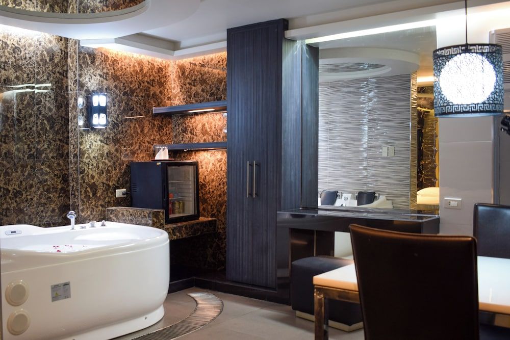 One Serenata Hotel Bacoor Executive Room 2