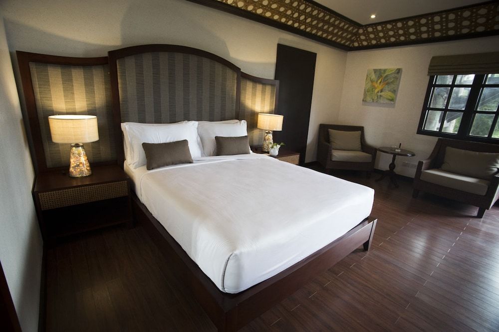 Premier Queen Room