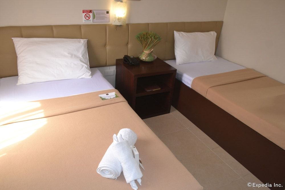 Columbus Plaza Hotel Standard Room 3