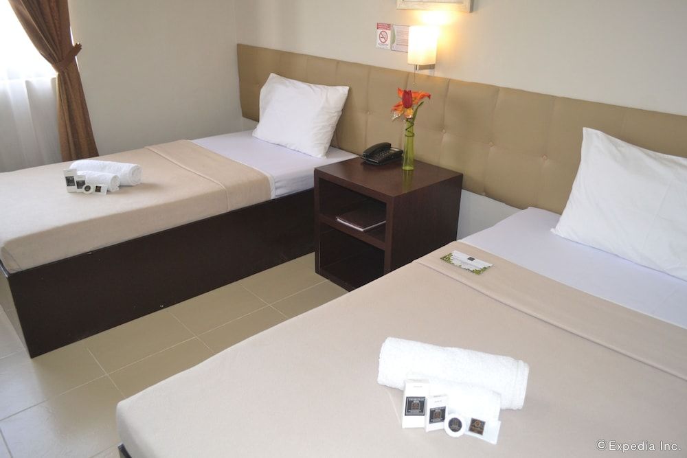 Columbus Plaza Hotel Premium Room 8