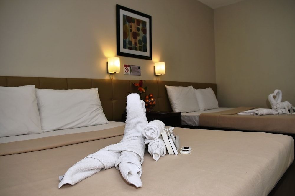 Columbus Plaza Hotel Premium Room 5