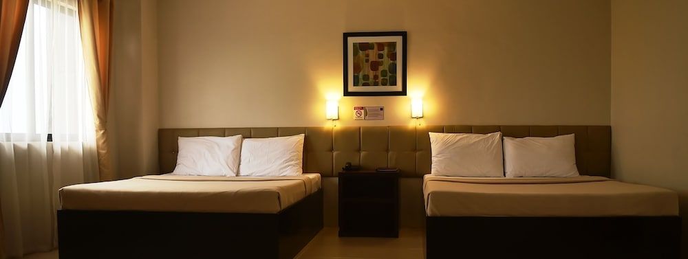 Columbus Plaza Hotel Premium Room 6