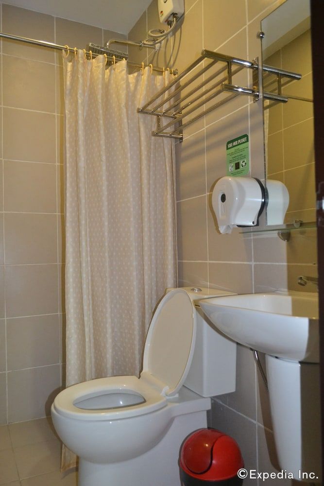 Columbus Plaza Hotel Premium Room 17