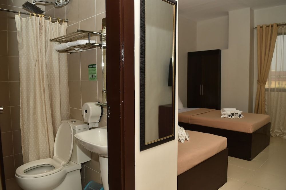 Columbus Plaza Hotel Standard Room 10