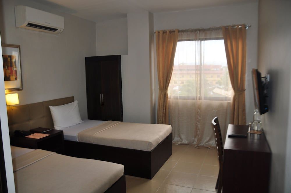 Columbus Plaza Hotel Premium Room 14