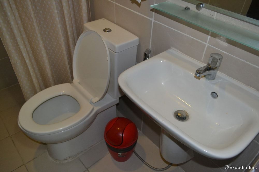 Columbus Plaza Hotel Premium Room 16