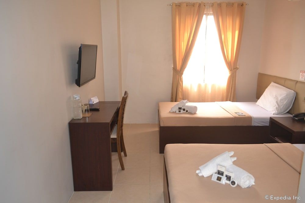 Columbus Plaza Hotel Standard Room 5