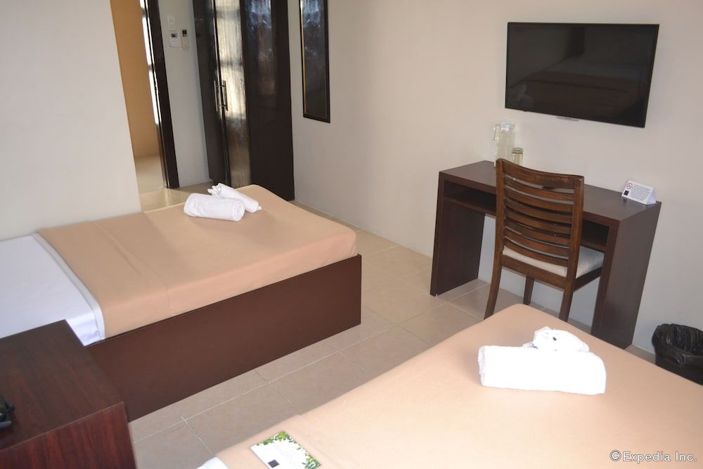 Columbus Plaza Hotel Standard Room 12