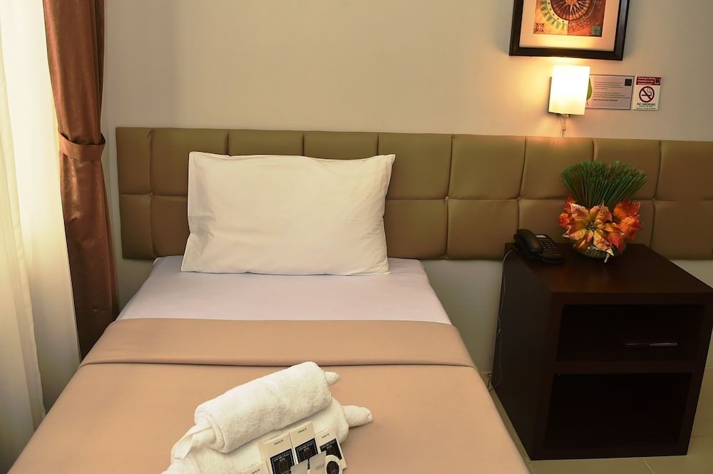 Columbus Plaza Hotel Basic Single Room, 1 Twin Bed 2