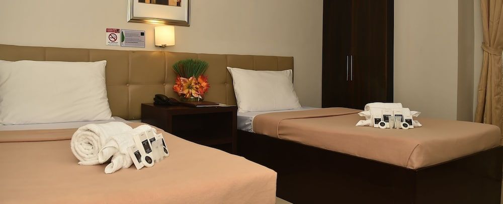 Columbus Plaza Hotel Premium Room 2