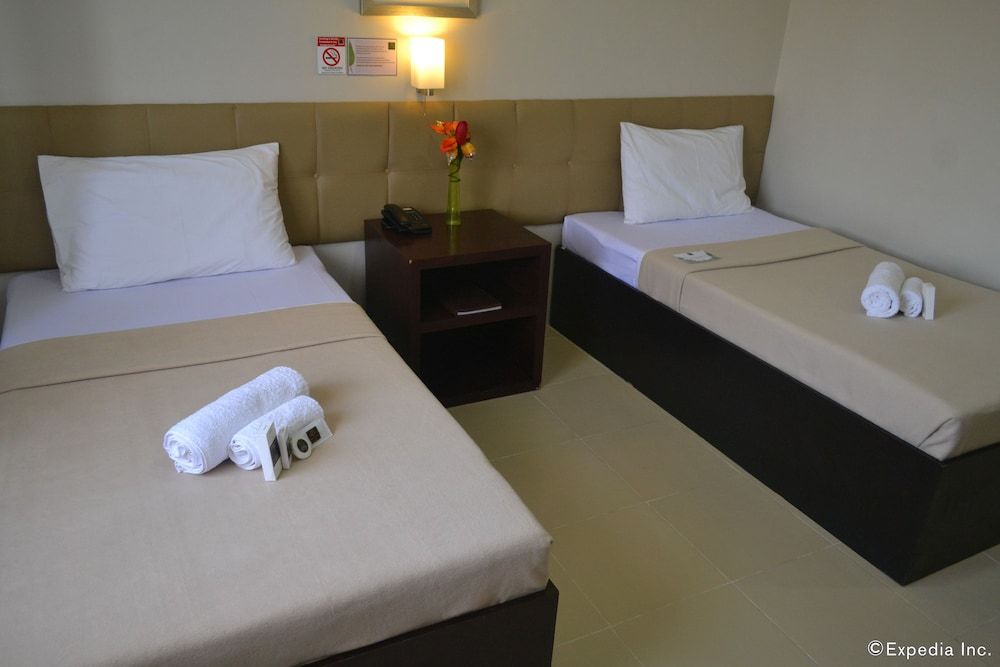 Columbus Plaza Hotel Premium Room 7