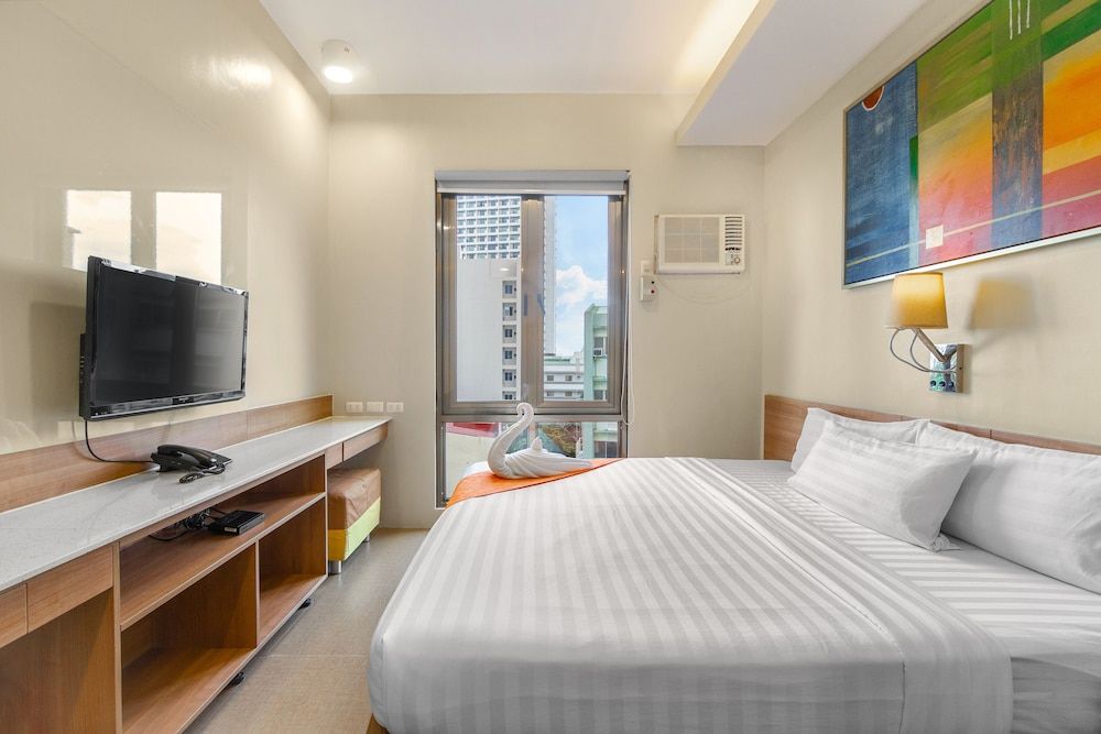 ABC Hotel Cebu Superior Room, 1 King Bed 8