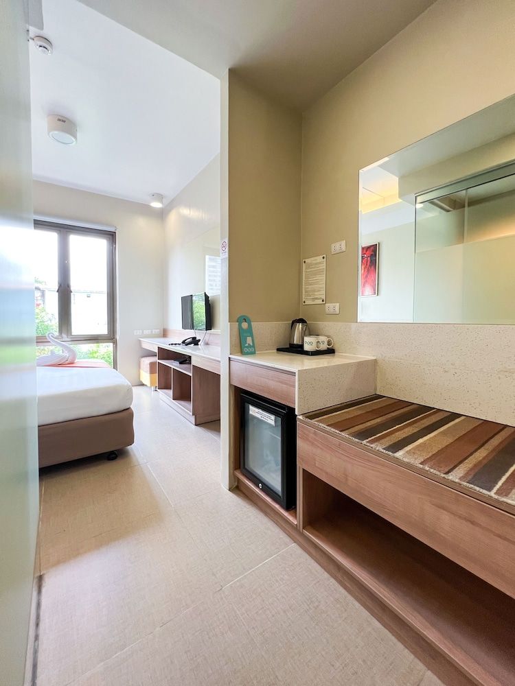 ABC Hotel Cebu Superior Room, 1 King Bed 12