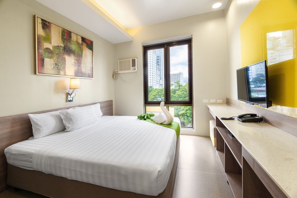 ABC Hotel Cebu Superior Room, 1 King Bed 9