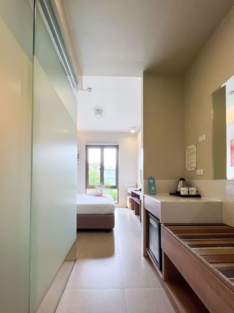 ABC Hotel Cebu Superior Room, 1 King Bed 13