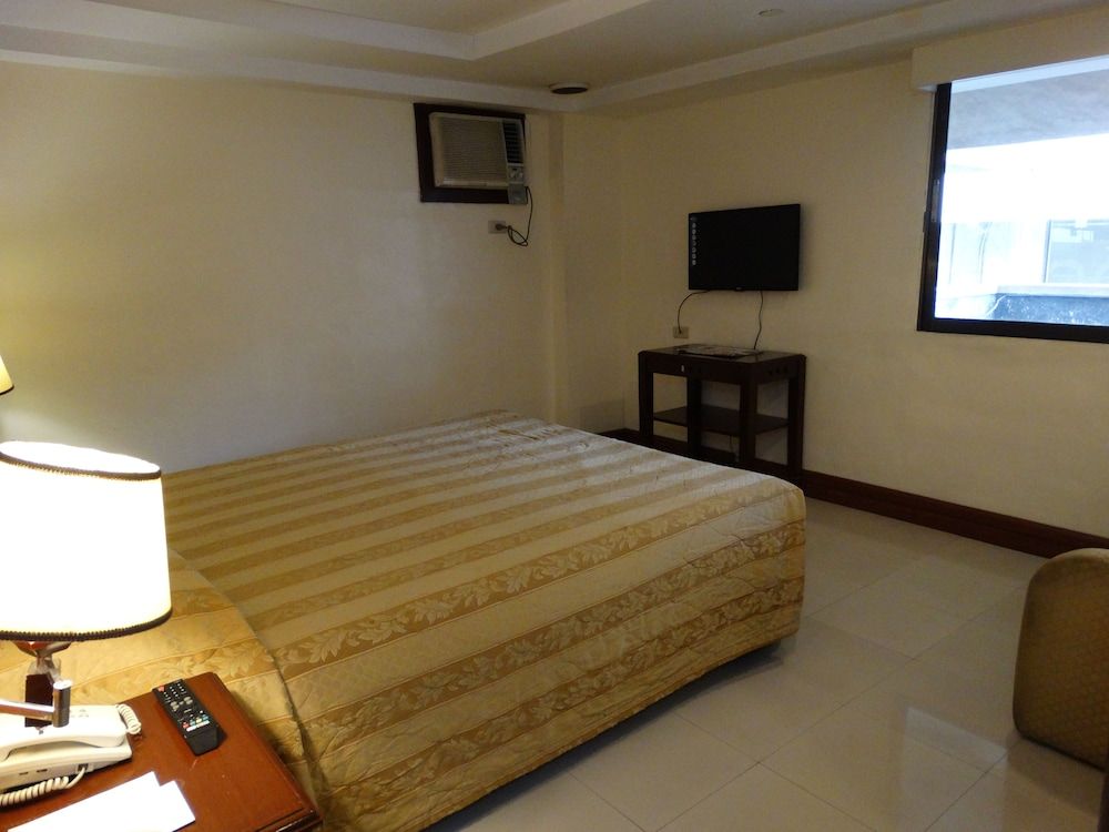 Cherry Blossoms Hotel Deluxe Room 3