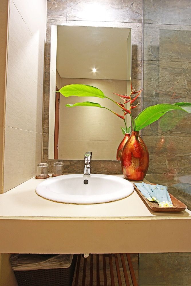 Aloha Boracay Hotel Deluxe Twin Room 10