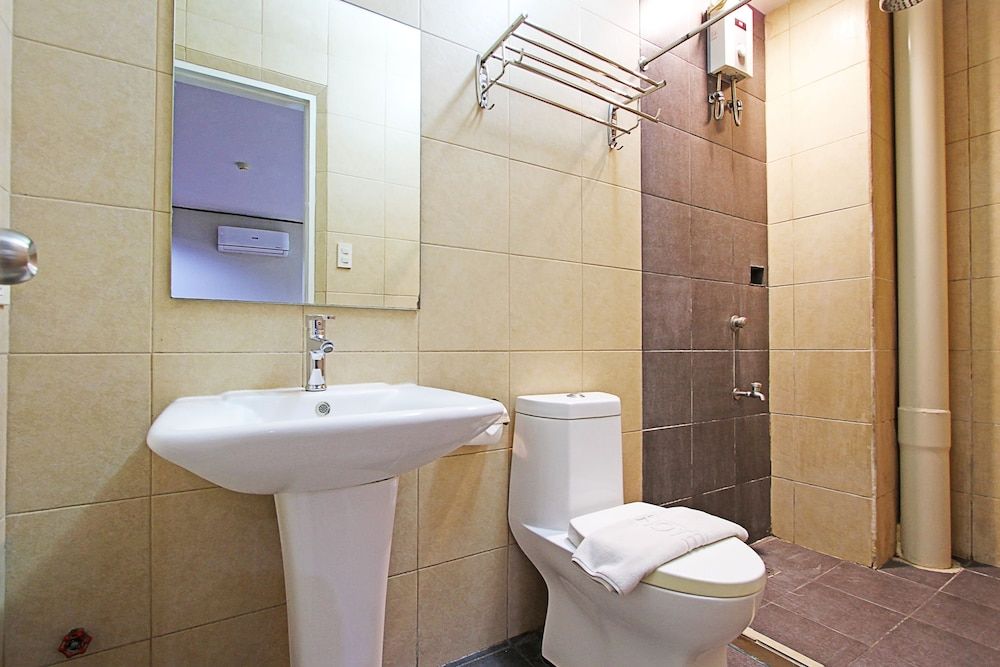 Andy Hotel Deluxe Room 7