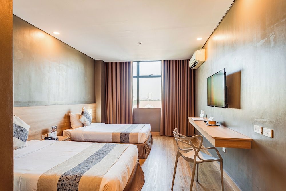 Madison 101 Hotel & Tower Deluxe Double Room 7