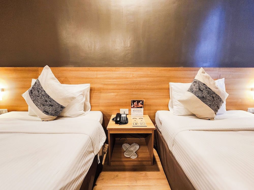 Madison 101 Hotel & Tower Deluxe Double Room 4