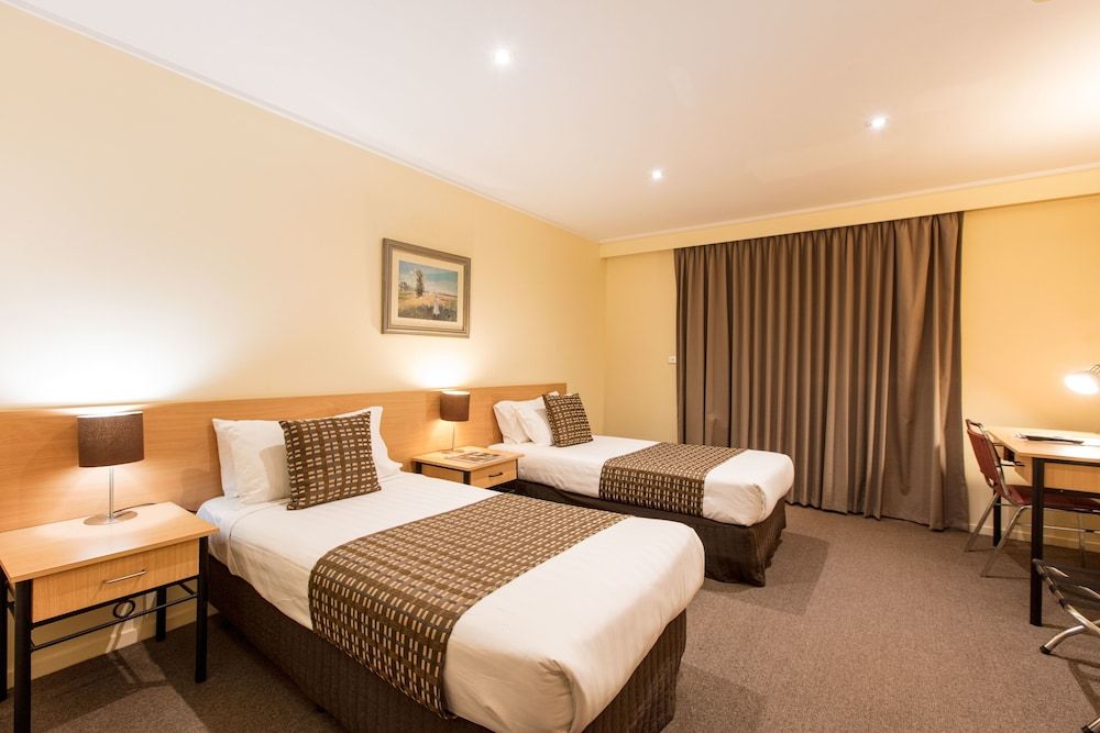 Mildura Inlander Resort Superior Twin Room 4