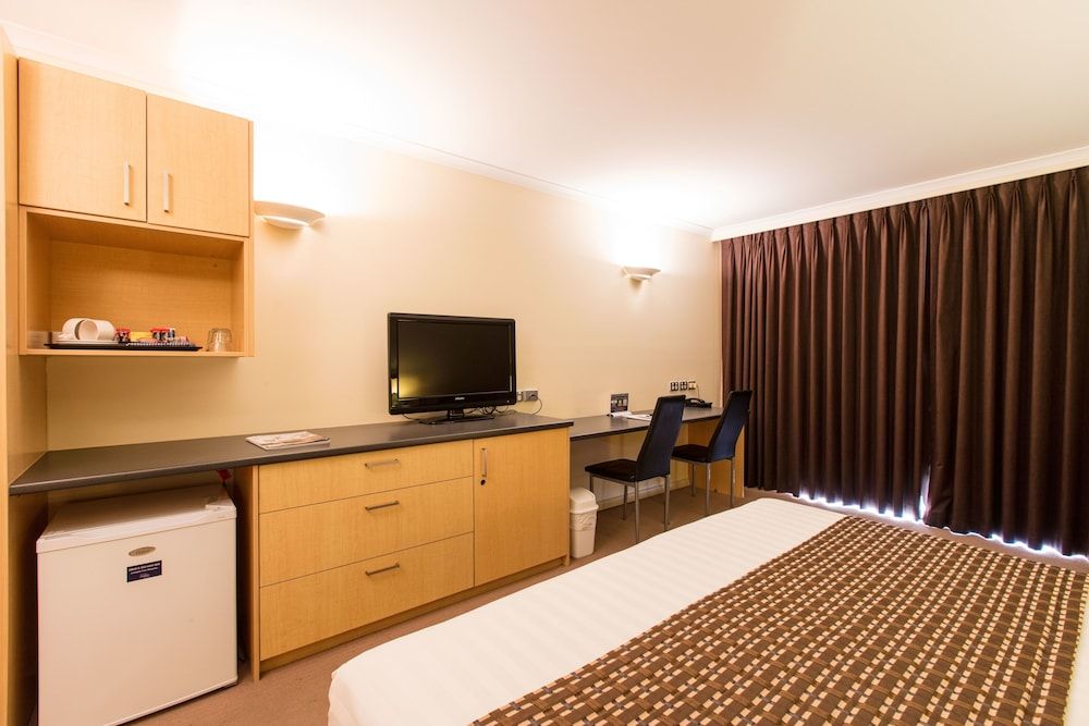Mildura Inlander Resort Deluxe King Room 2
